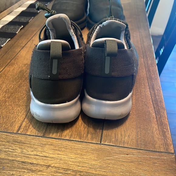 Womens Nike size 7 - Picture 3 of 4